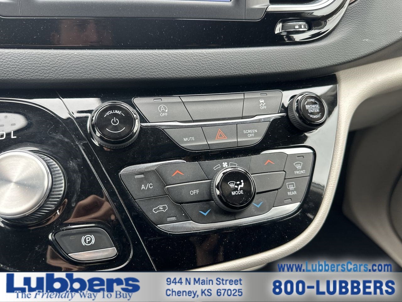 2023 Chrysler Voyager LX