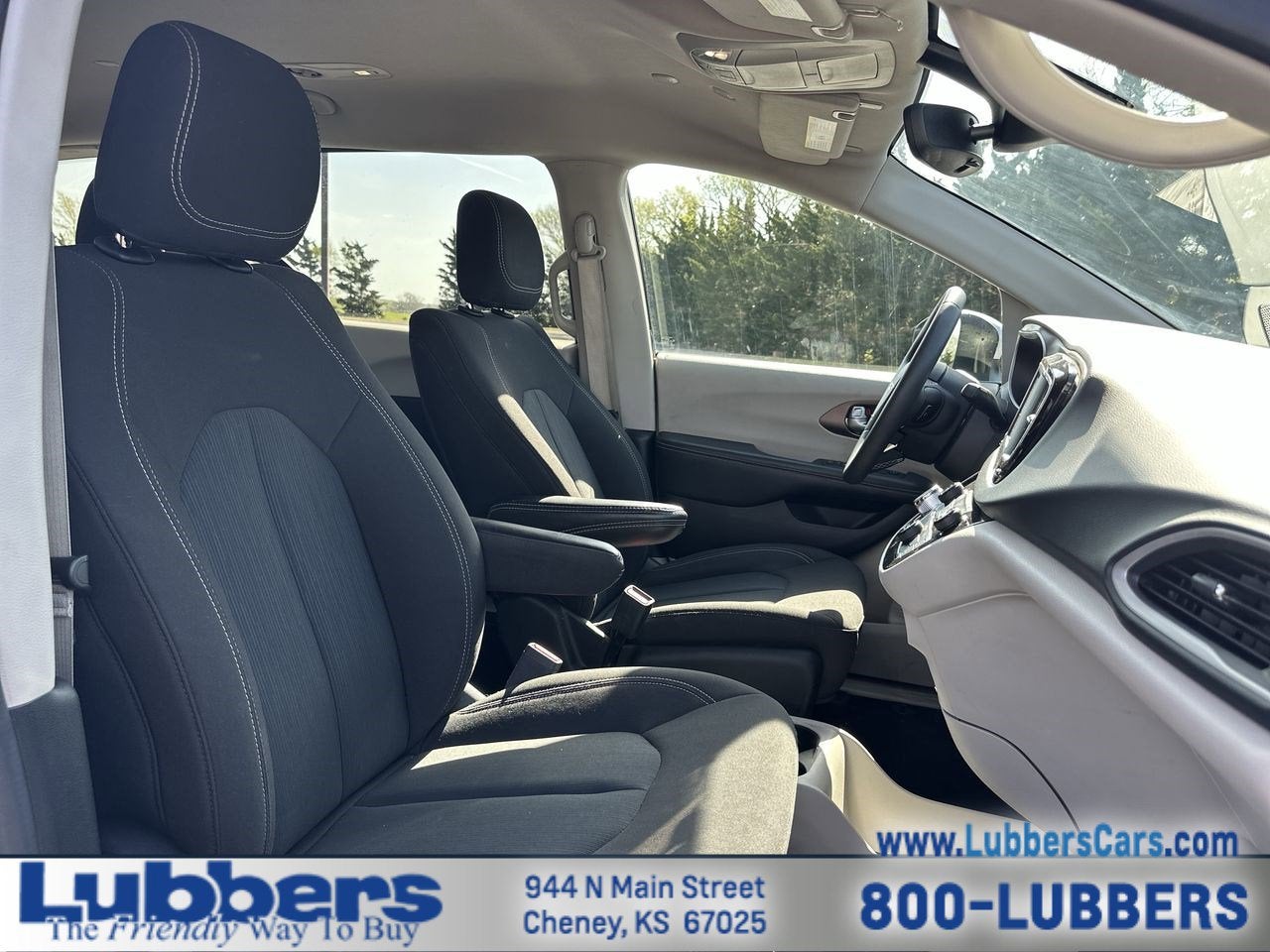 2023 Chrysler Voyager LX