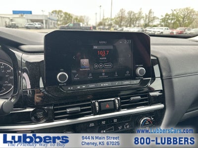 2025 Nissan Pathfinder SV